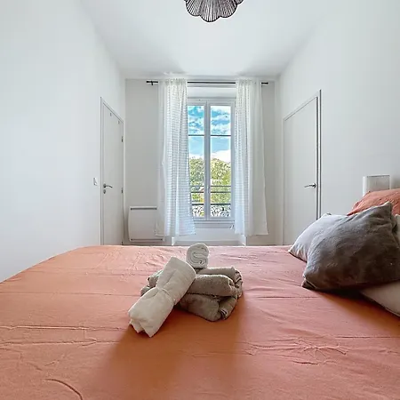 Modern Hyper Center Comfort Apartment