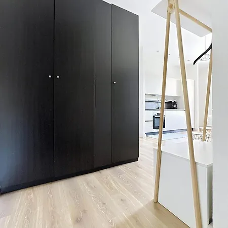 Modern Hyper Center Comfort