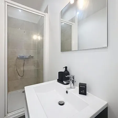 Modern Hyper Center Comfort Apartment Nice